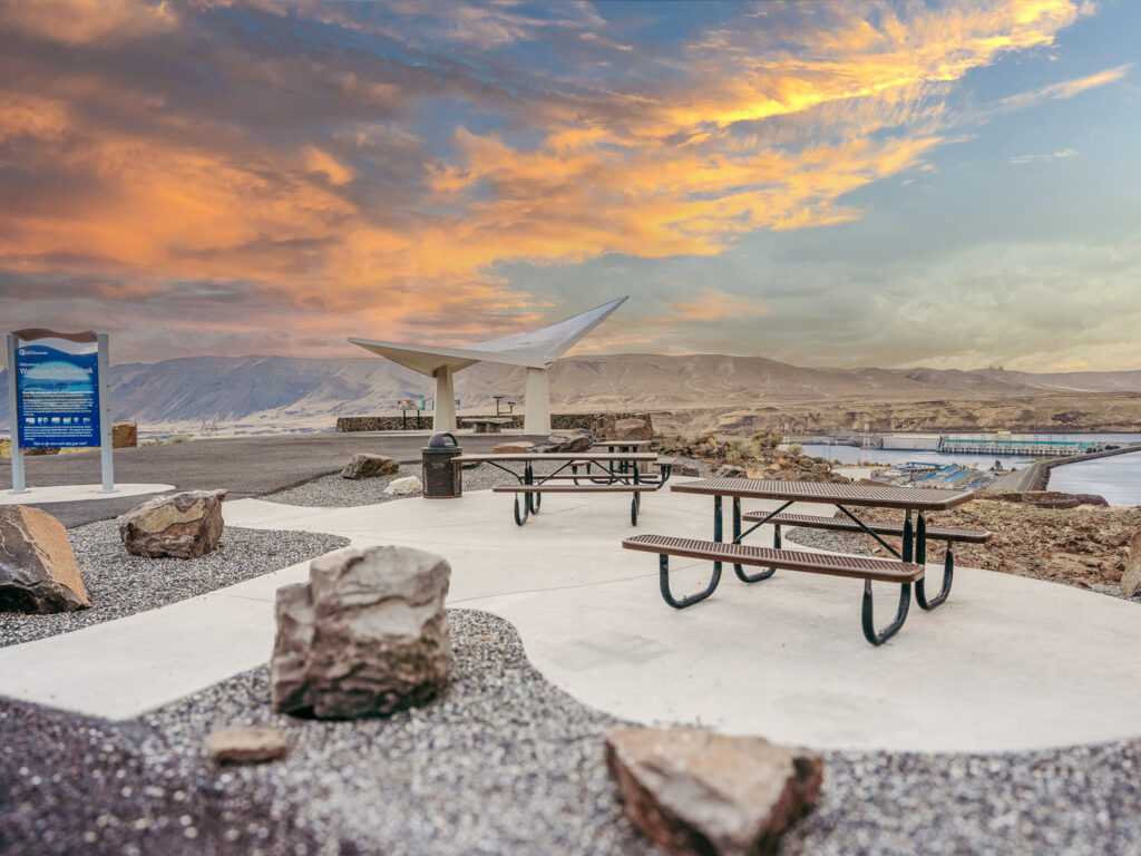 Wanapum Dam Overlook picnic area with views of Wanapum Dam at sunset